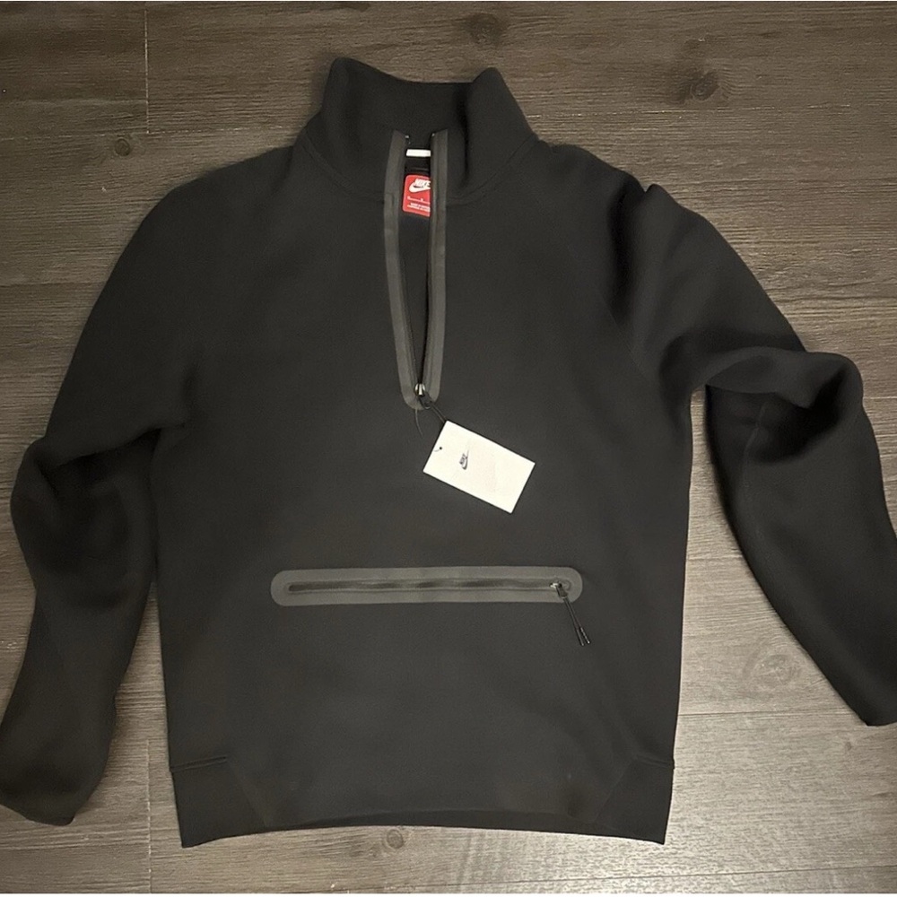 Size M - Nike Sportswear Tech Fleece 1/2 Zip Sweatshirt FB7998-010 Medium $135